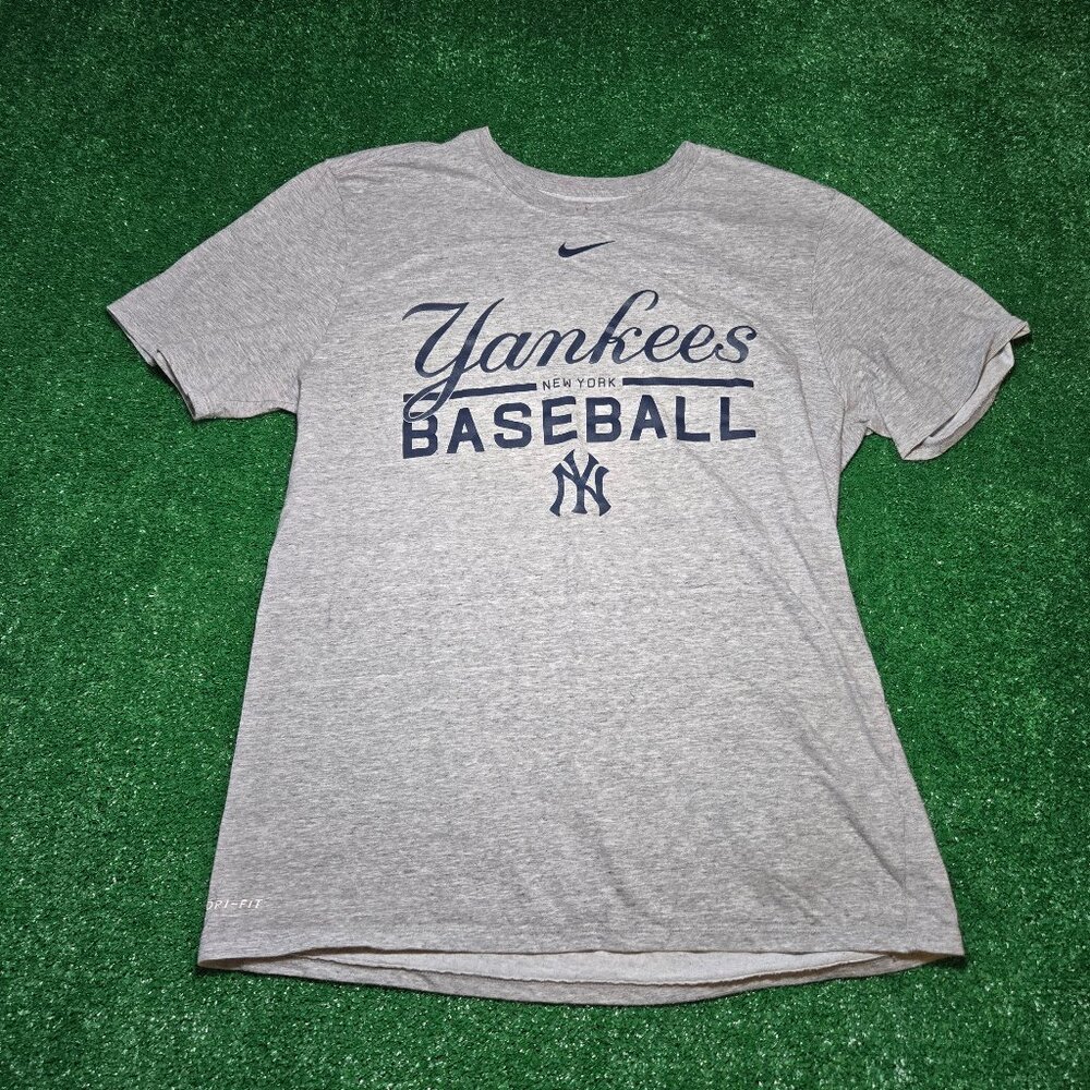 MLB New York Yankees Nike Dri-FIT Athletic Cut T-shirt in heather grey